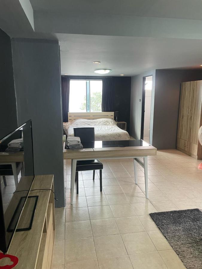 Happy Apple Guesthouse Pattaya Luaran gambar