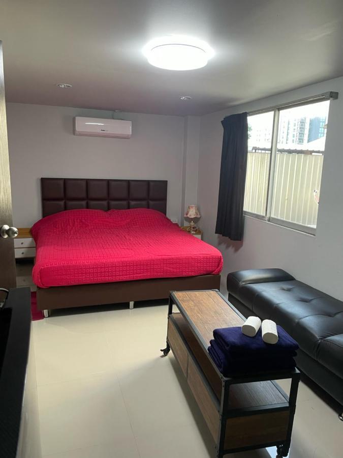 Happy Apple Guesthouse Pattaya Luaran gambar